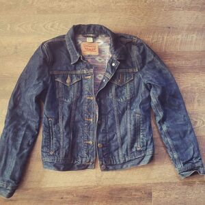 Womens S lined Levis dark wash jacket